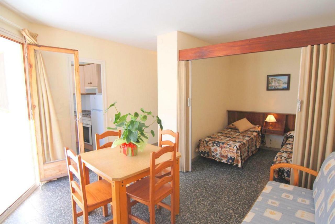 Aries Basic Apartment Salou Bagian luar foto
