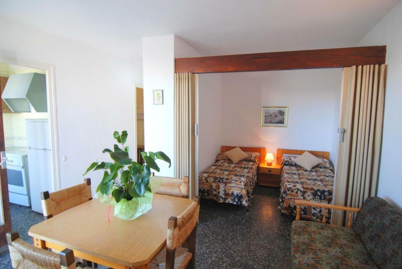Aries Basic Apartment Salou Bagian luar foto