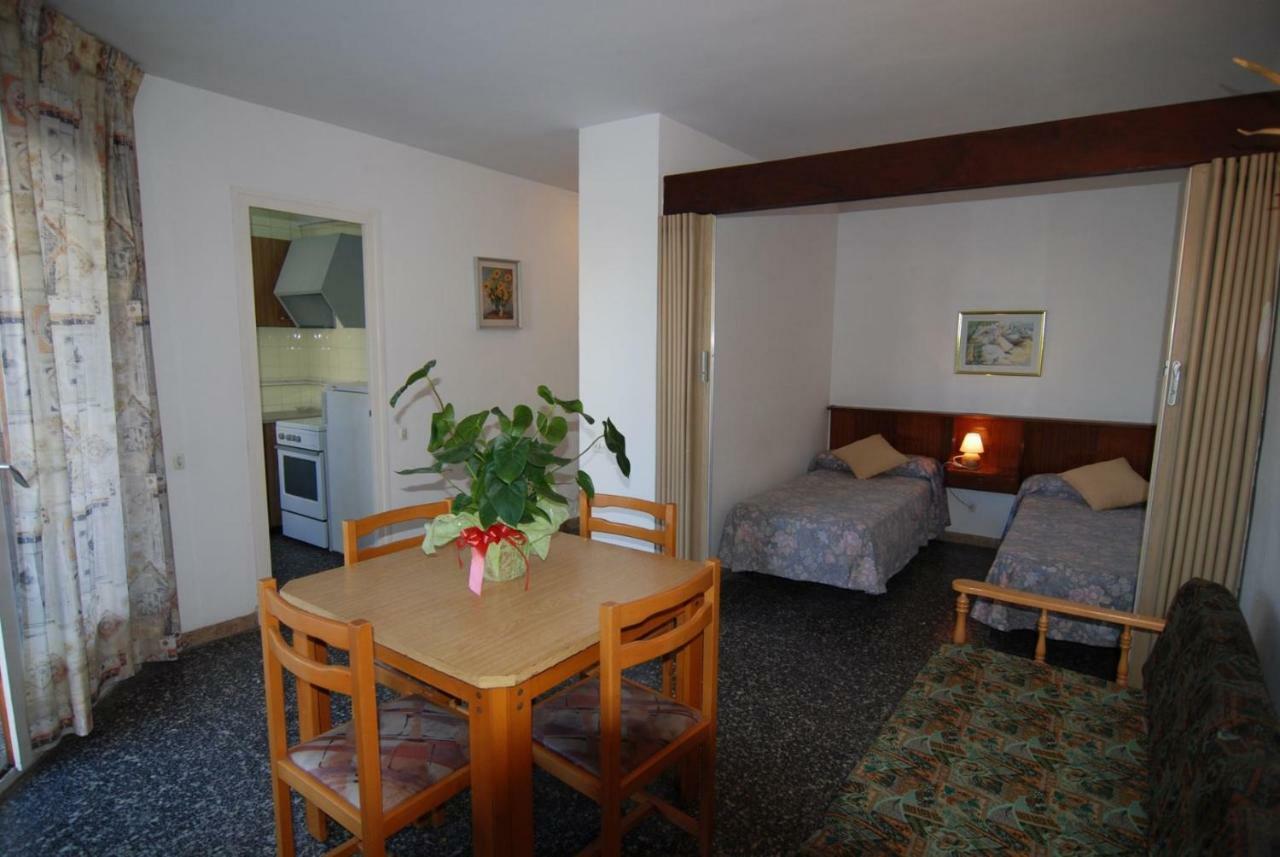 Aries Basic Apartment Salou Bagian luar foto