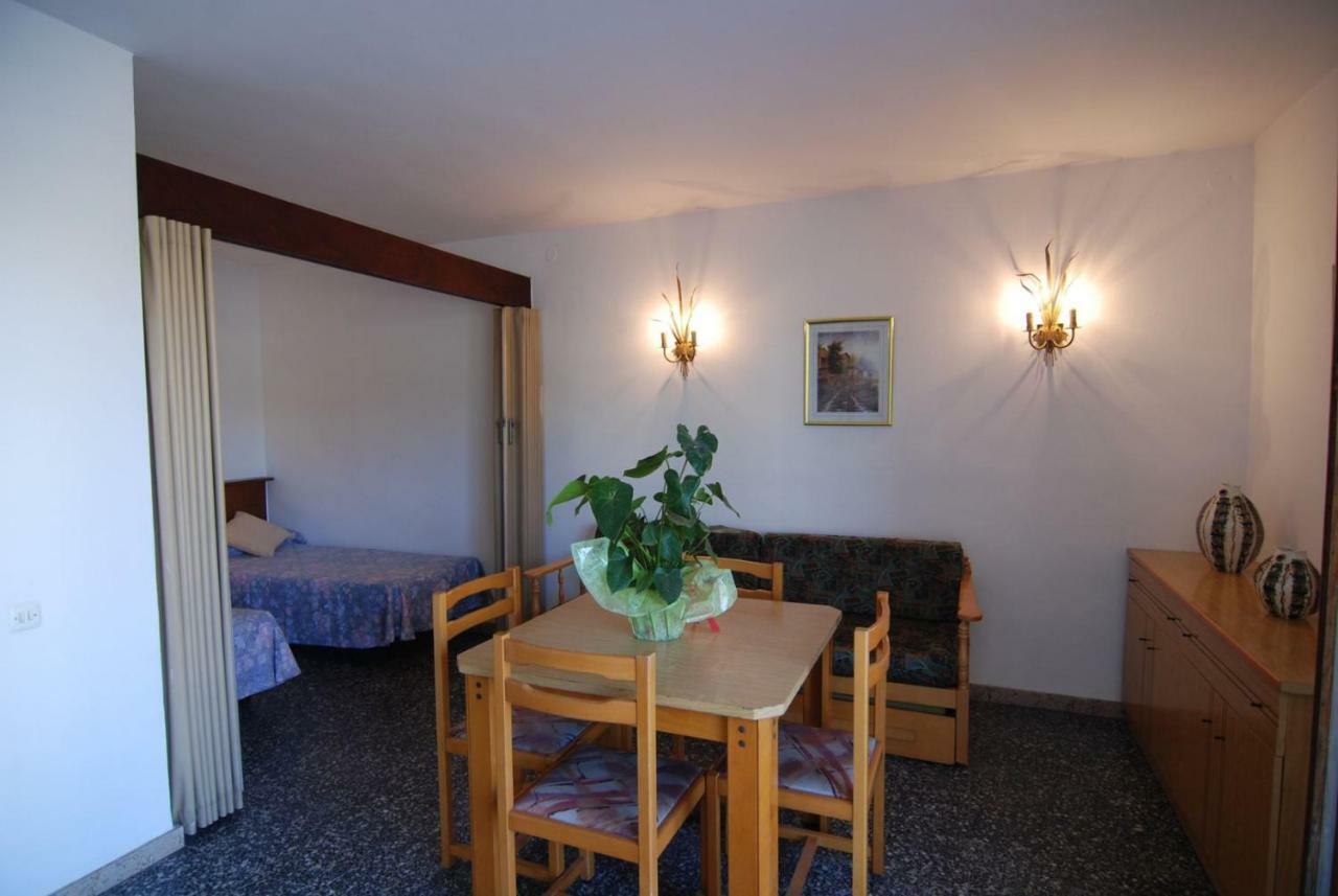 Aries Basic Apartment Salou Bagian luar foto